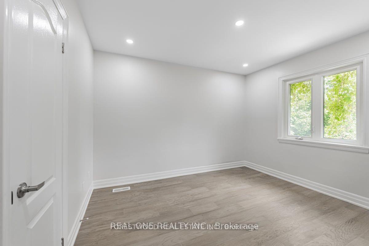 Photo 8 of 27 Snaresbrook Drive, Etobicoke, Rexdale-Kipling — HOMEH