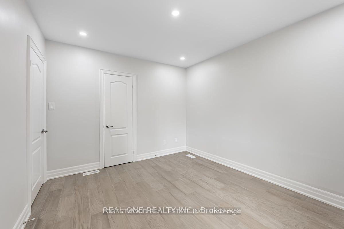 Photo 9 of 27 Snaresbrook Drive, Etobicoke, Rexdale-Kipling — HOMEH