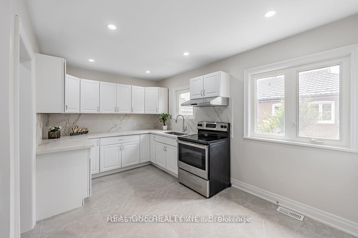 Photo 11 of 27 Snaresbrook Drive, Etobicoke, Rexdale-Kipling — HOMEH