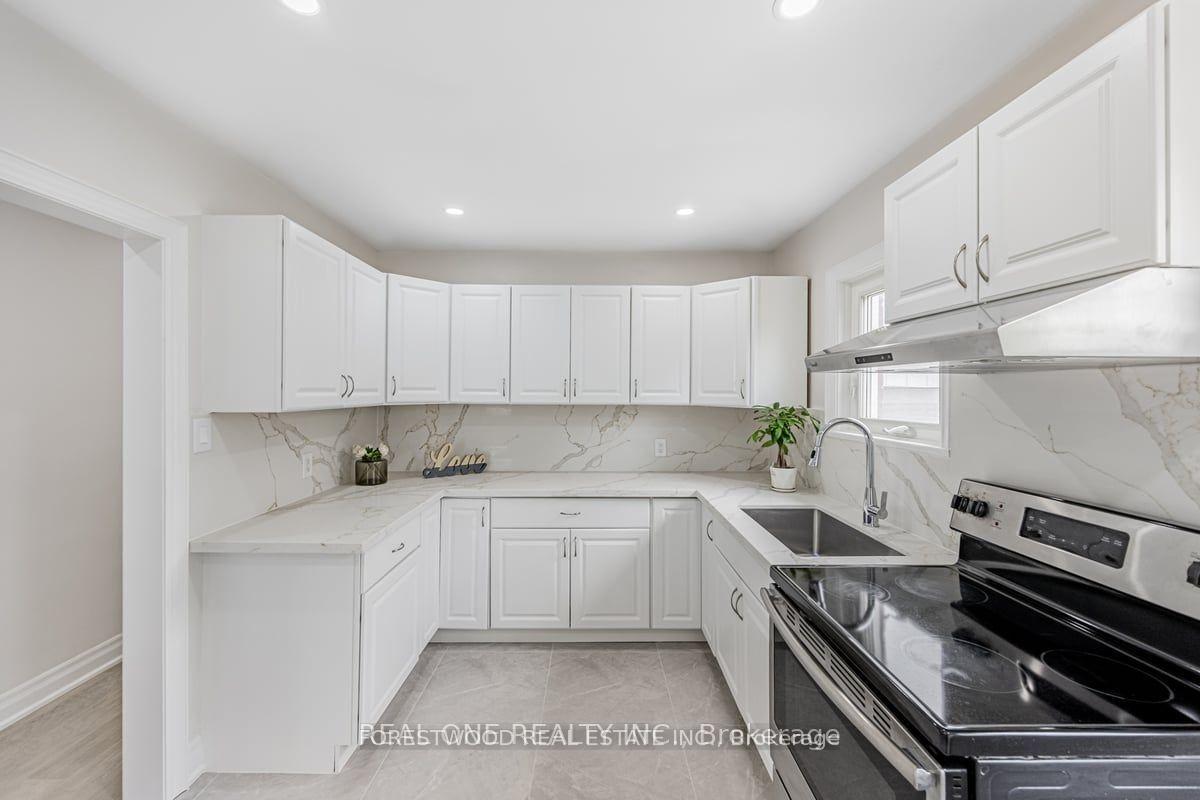Photo 12 of 27 Snaresbrook Drive, Etobicoke, Rexdale-Kipling — HOMEH