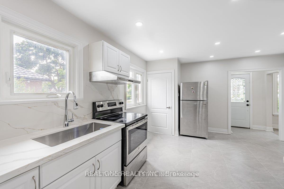 Photo 13 of 27 Snaresbrook Drive, Etobicoke, Rexdale-Kipling — HOMEH