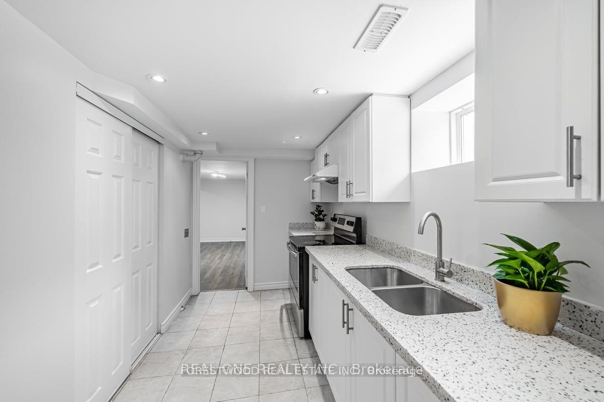 Photo 16 of 27 Snaresbrook Drive, Etobicoke, Rexdale-Kipling — HOMEH