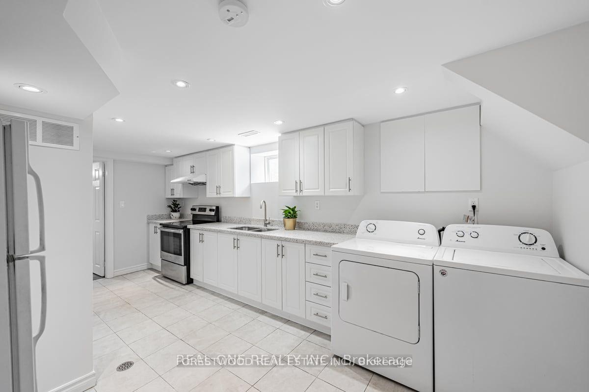 Photo 17 of 27 Snaresbrook Drive, Etobicoke, Rexdale-Kipling — HOMEH