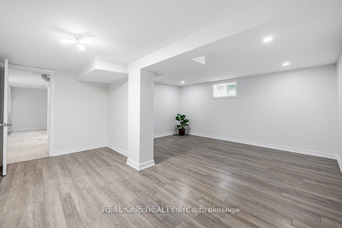 Photo 18 of 27 Snaresbrook Drive, Etobicoke, Rexdale-Kipling — HOMEH
