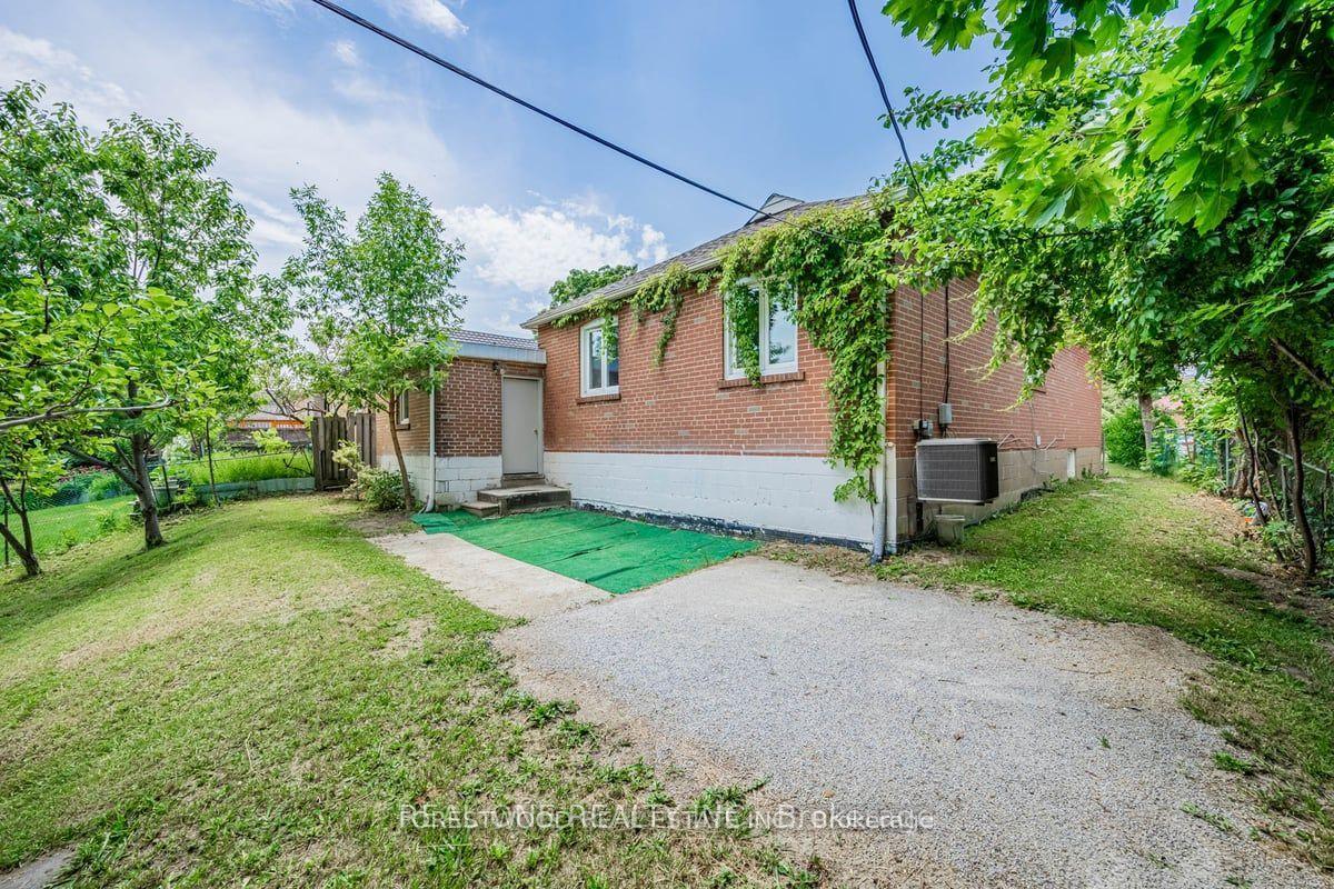 Photo 20 of 27 Snaresbrook Drive, Etobicoke, Rexdale-Kipling — HOMEH