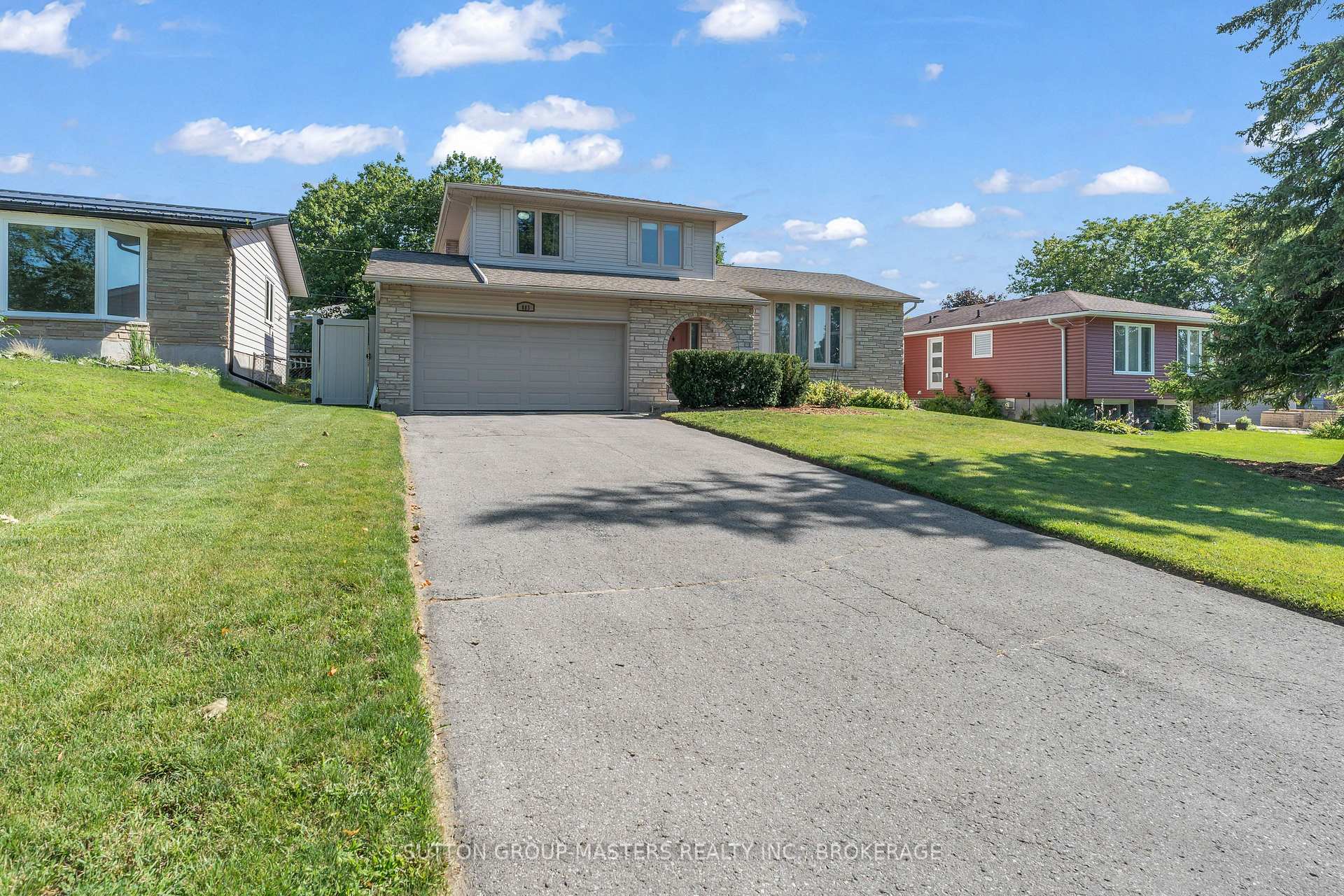 Photo 4 of 883 Ludgate Crescent, Kingston, South of Taylor-Kidd Blvd — HOMEH