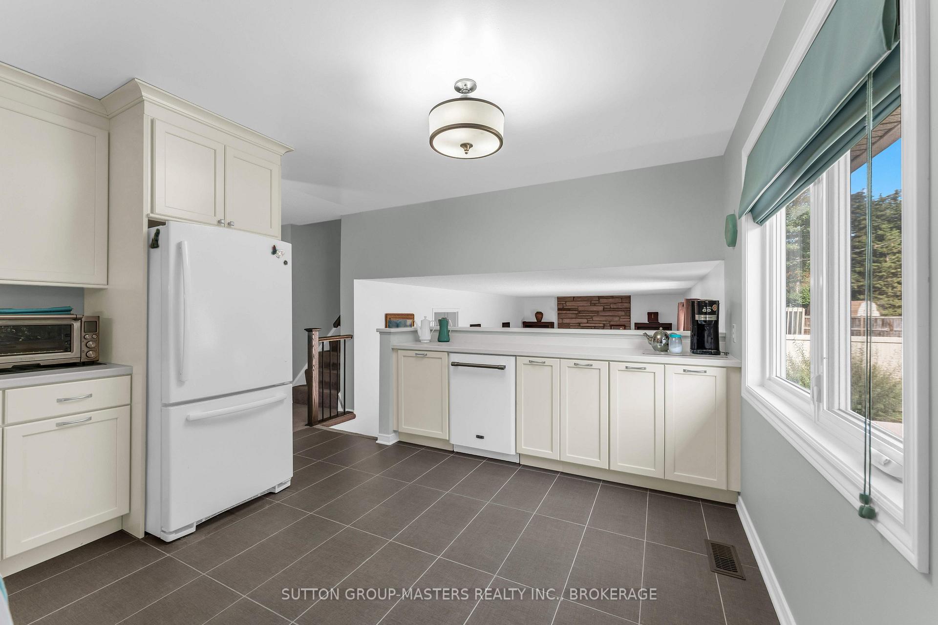 Photo 14 of 883 Ludgate Crescent, Kingston, South of Taylor-Kidd Blvd — HOMEH