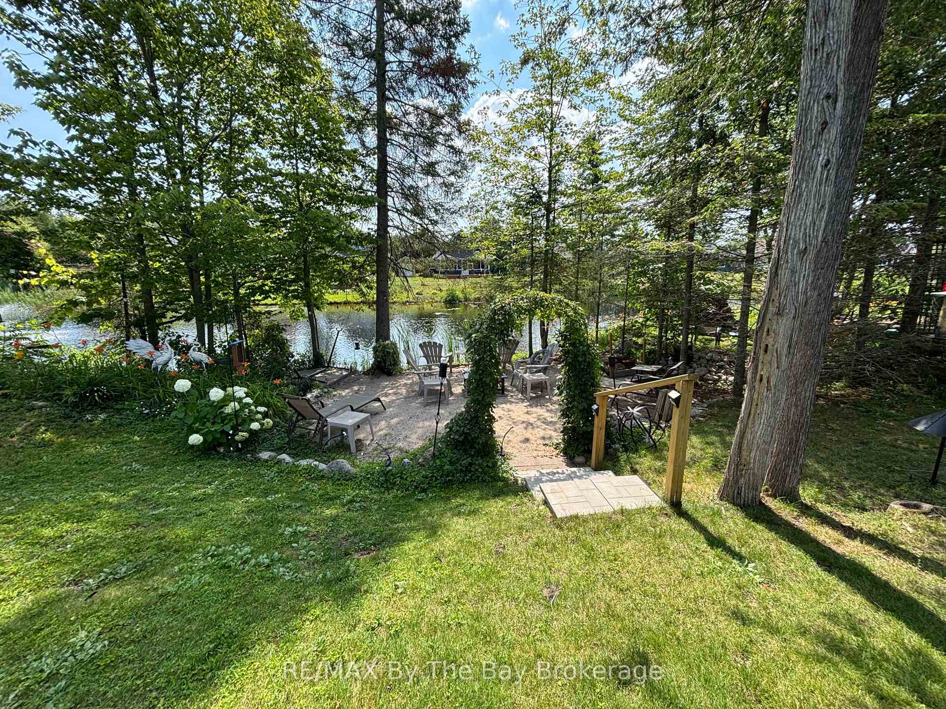 Photo 2 of 9 White Pines Trail, Wasaga Beach — HOMEH