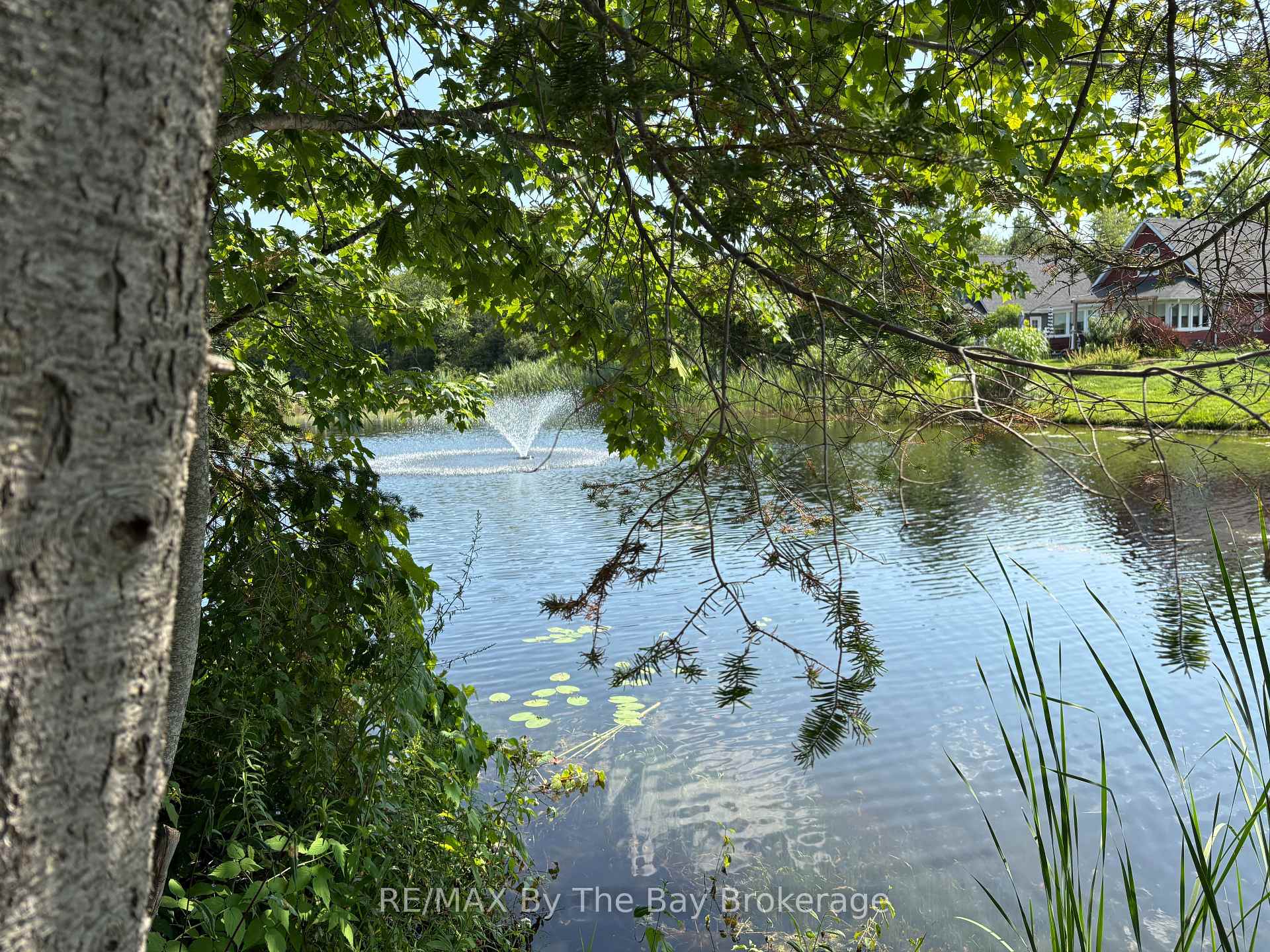 Photo 4 of 9 White Pines Trail, Wasaga Beach — HOMEH