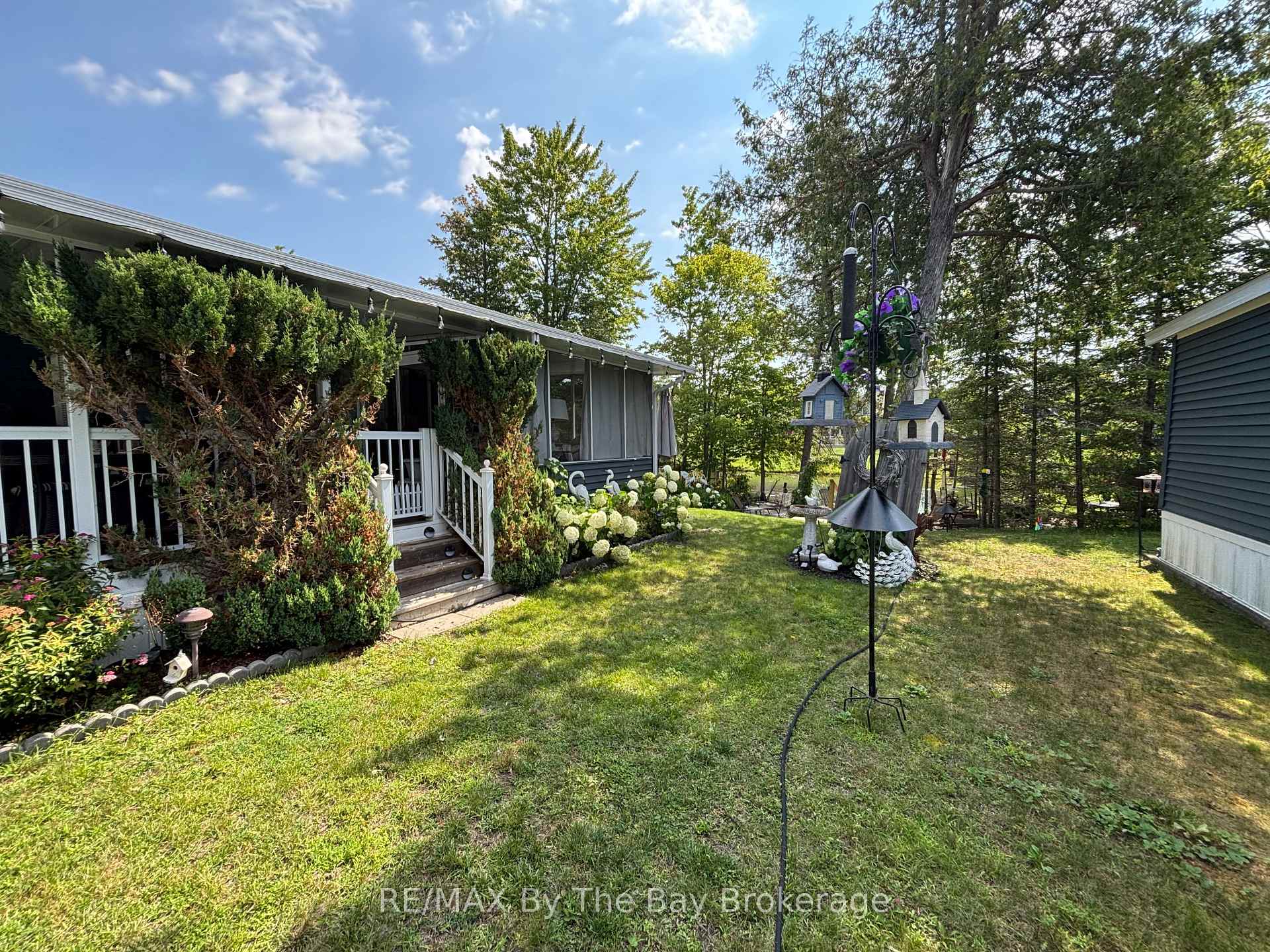 Photo 5 of 9 White Pines Trail, Wasaga Beach — HOMEH