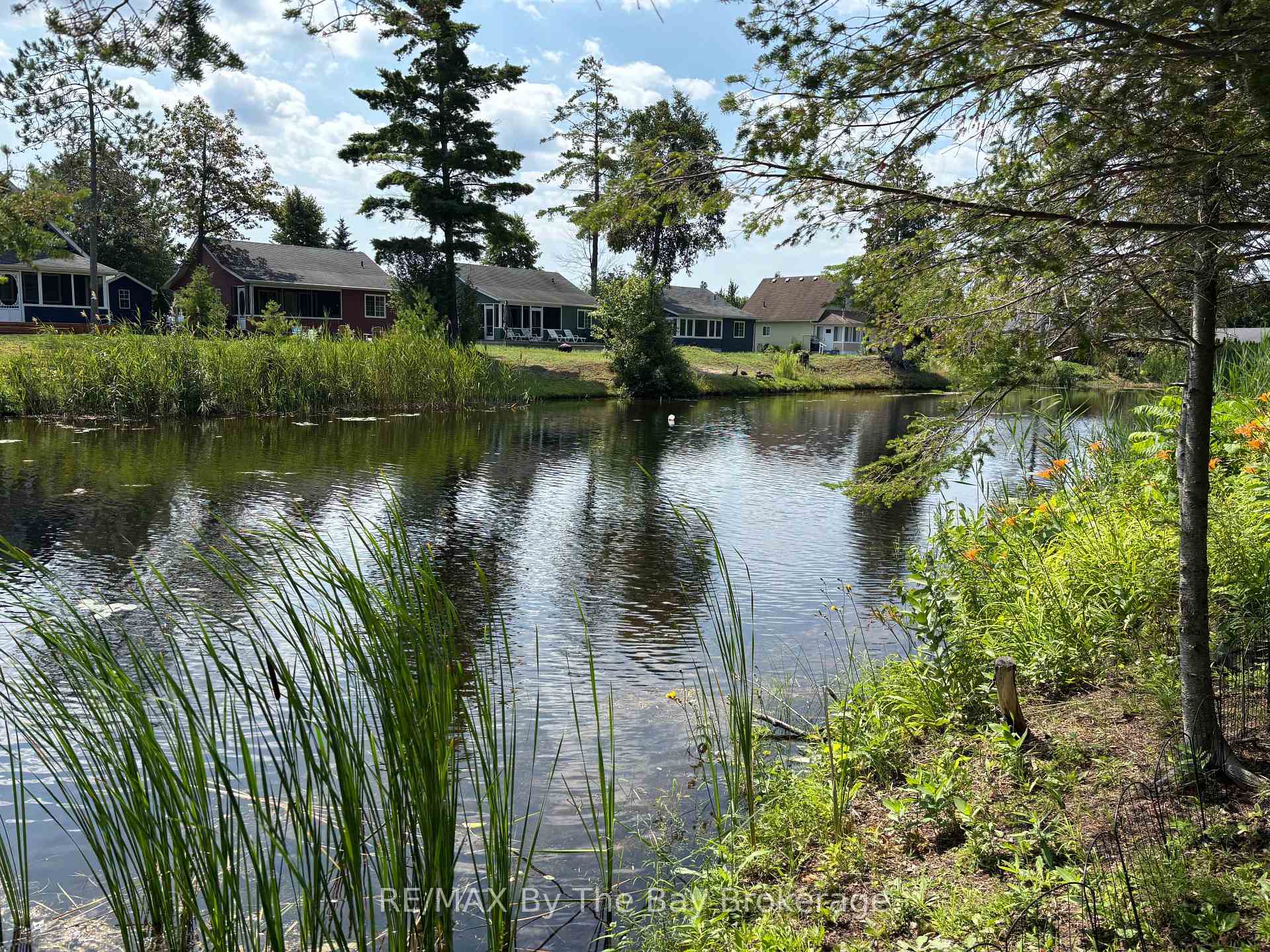 Photo 7 of 9 White Pines Trail, Wasaga Beach — HOMEH