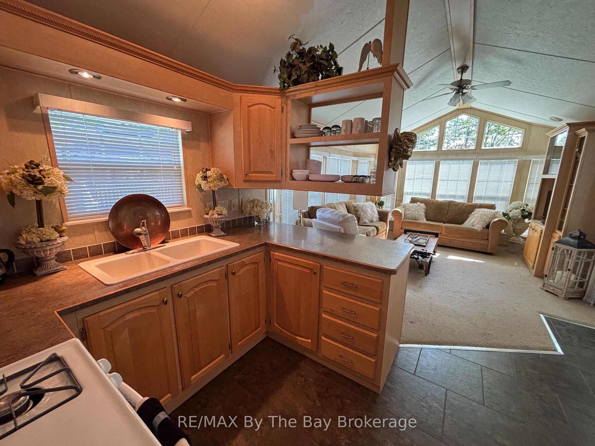 Photo 20 of 9 White Pines Trail, Wasaga Beach — HOMEH