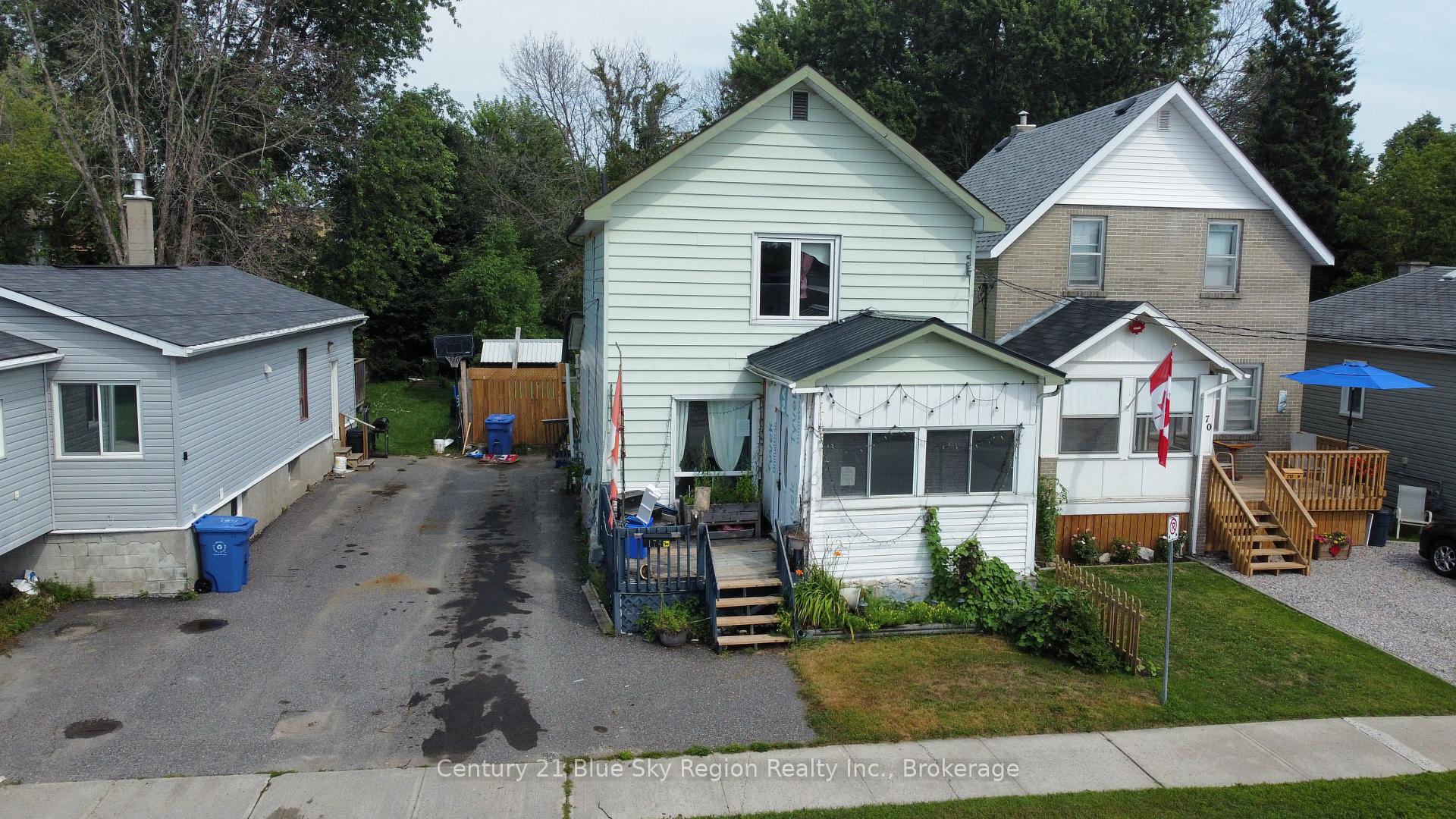 Front of 174 Victoria Street W