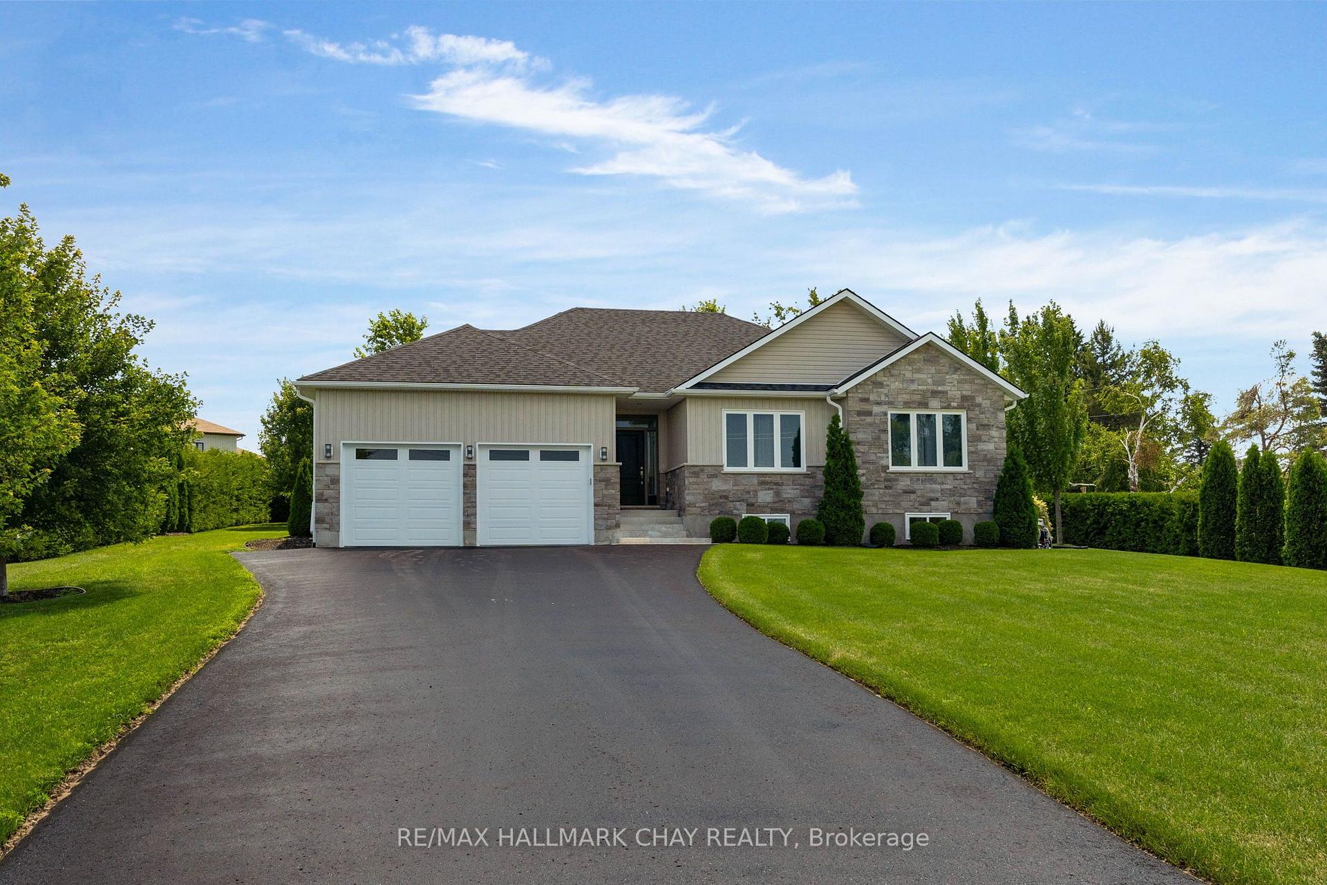 Front of 1415 15 16 Side Road E