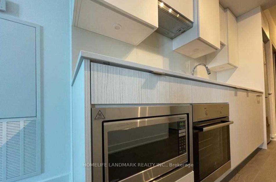 Photo 4 of Unit 1205, 99 Broadway Avenue, Toronto, Mount Pleasant West — HOMEH