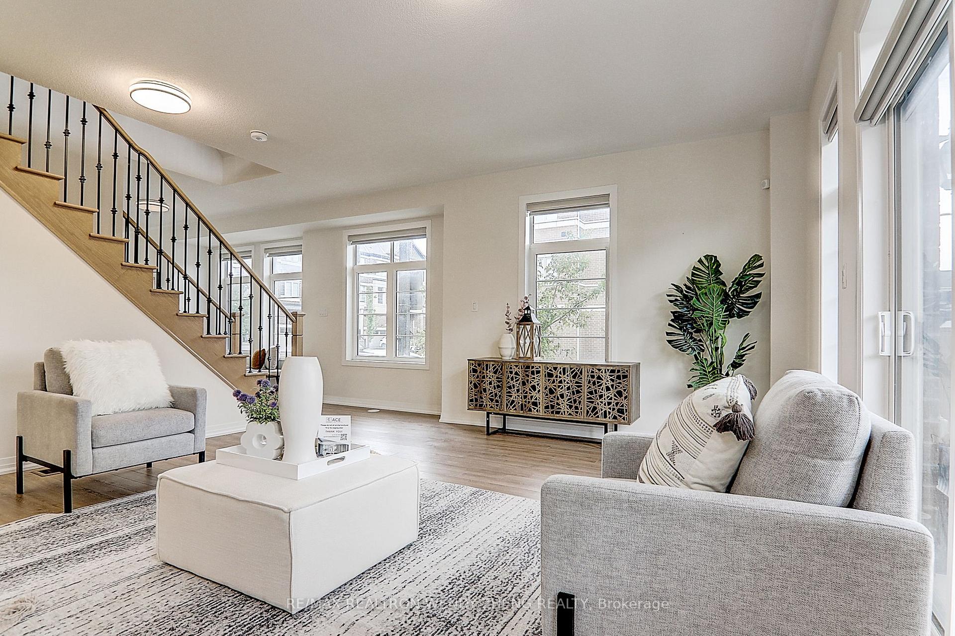 Photo 5 of 22 Sissons Way, Markham, Cedar Grove — HOMEH