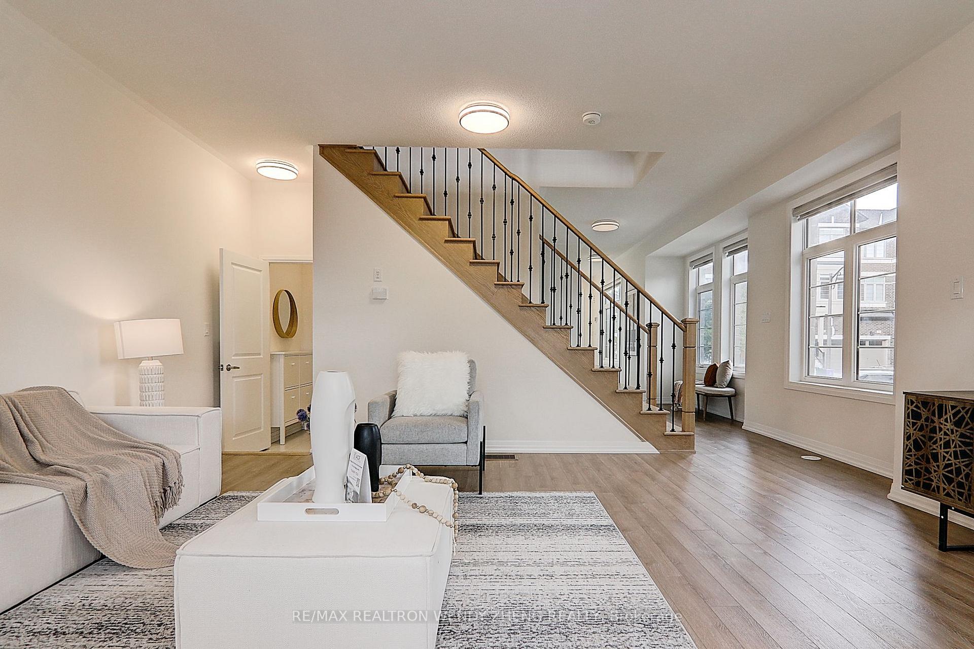 Photo 8 of 22 Sissons Way, Markham, Cedar Grove — HOMEH