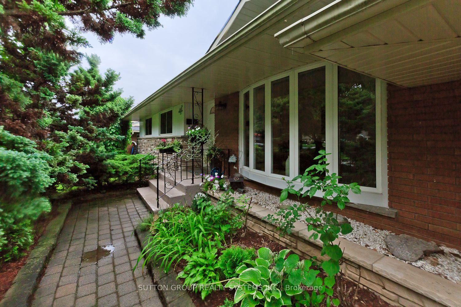 Photo 6 of 55 Richelieu Drive, St. Catharines, Vine/Linwell — HOMEH