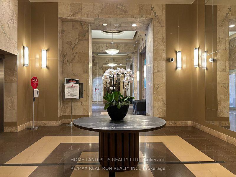 Photo 3 of Unit 3011, 8 Park Road, Toronto, Rosedale-Moore Park — HOMEH