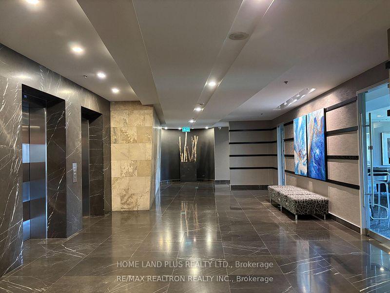 Photo 4 of Unit 3011, 8 Park Road, Toronto, Rosedale-Moore Park — HOMEH
