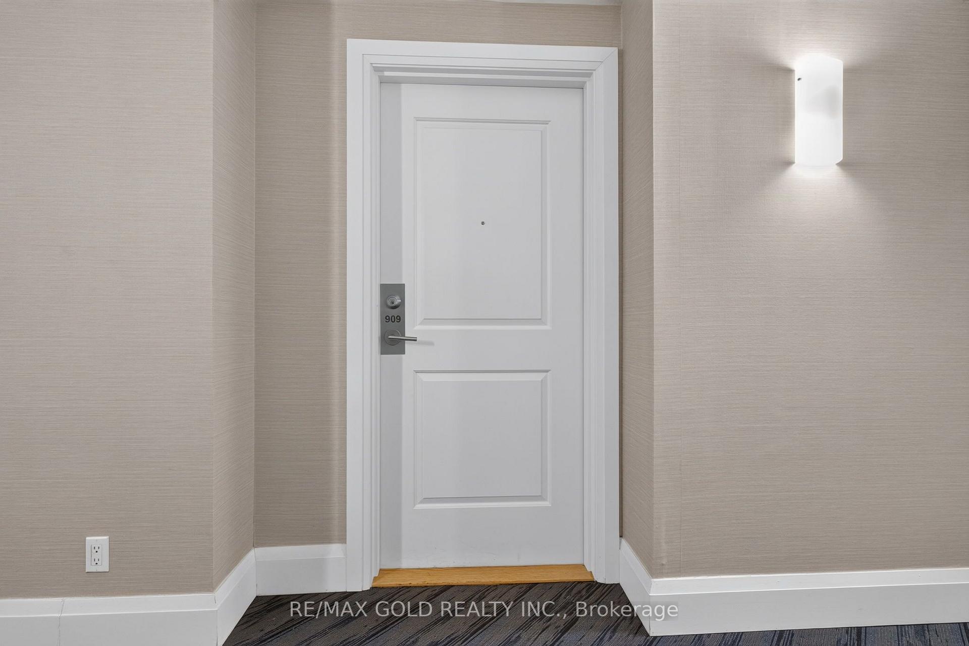 Photo 3 of Unit 909, 24 Woodstream Boulevard, Vaughan, Vaughan Grove — HOMEH