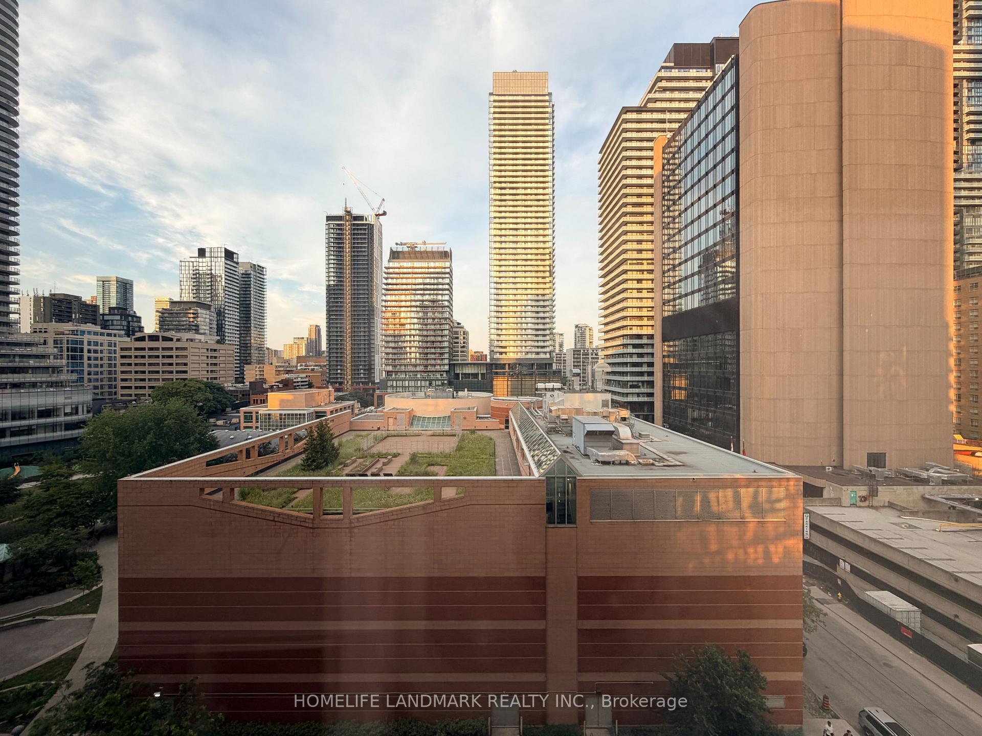 Photo 6 of Unit 902, 887 Bay Street, Toronto, Bay Street Corridor — HOMEH