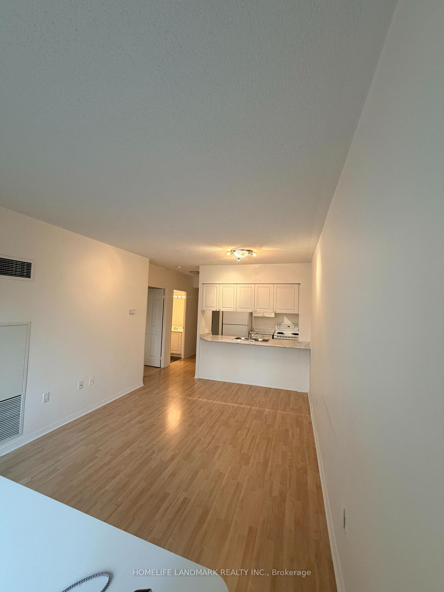 Photo 9 of Unit 902, 887 Bay Street, Toronto, Bay Street Corridor — HOMEH