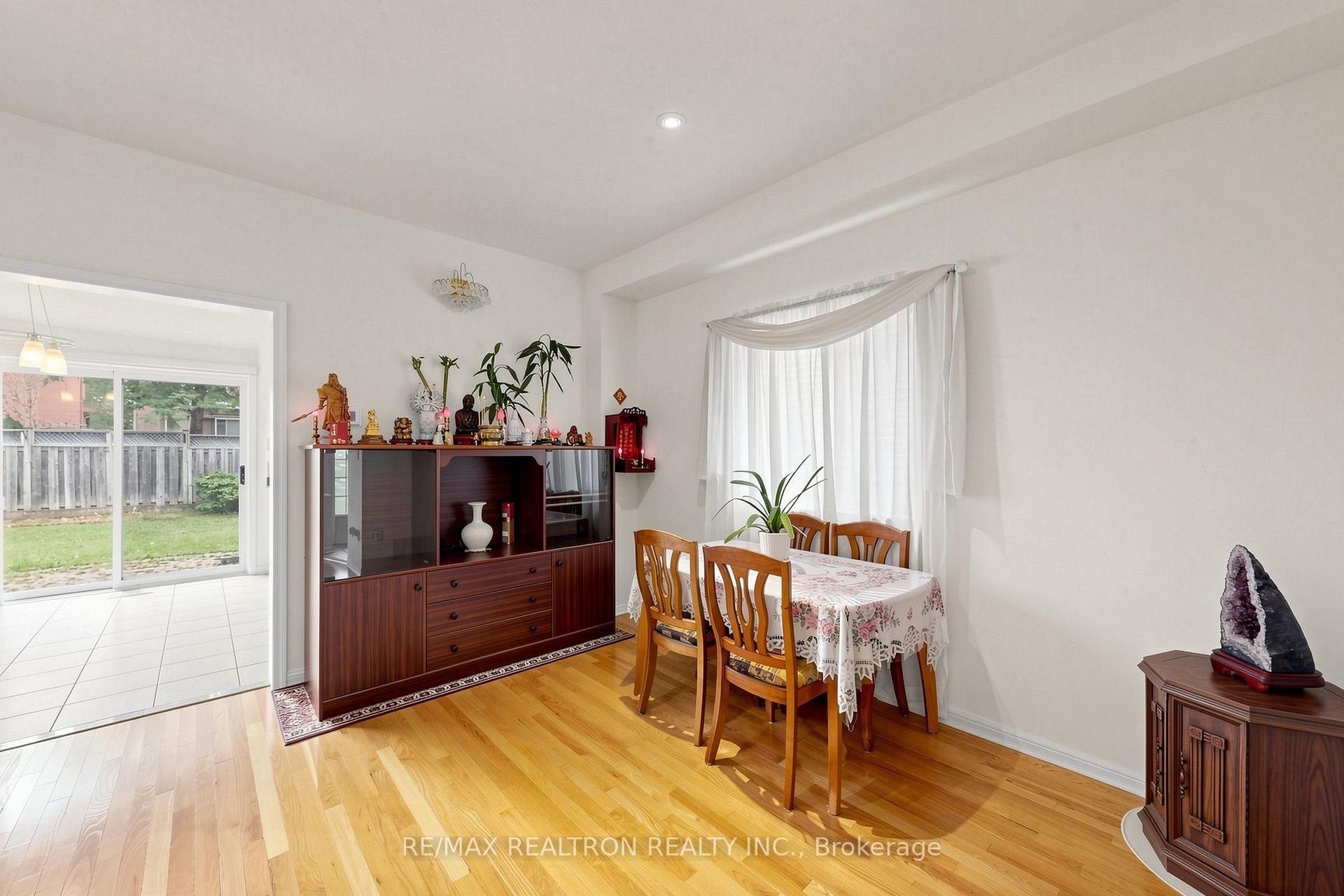 Photo 8 of 51 Pinecrest Street, Markham, Wismer — HOMEH