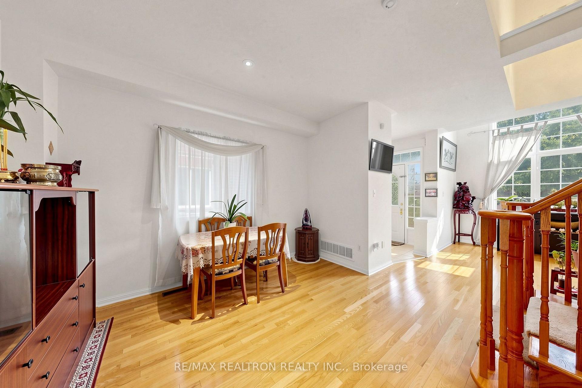 Photo 9 of 51 Pinecrest Street, Markham, Wismer — HOMEH