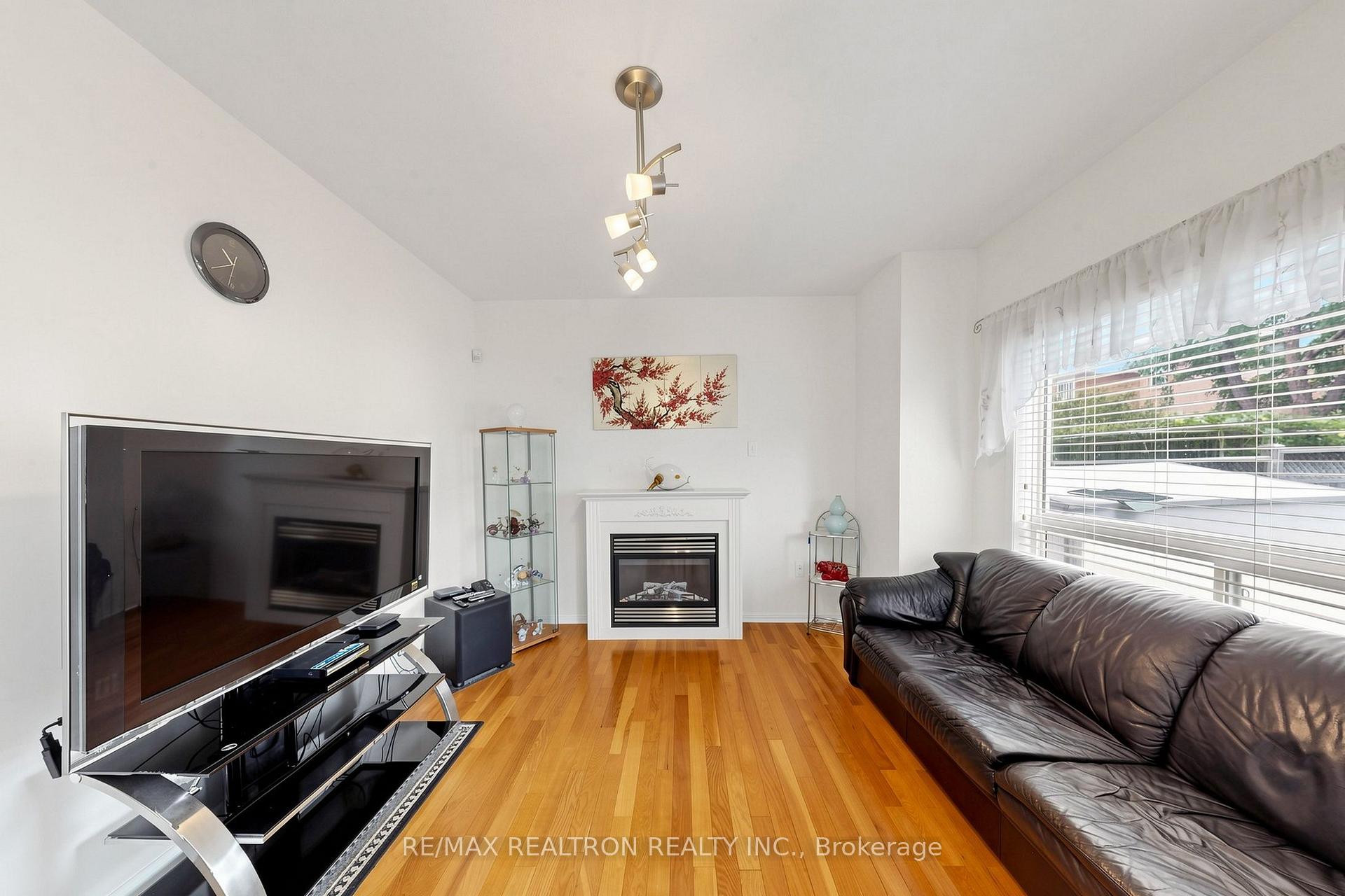Photo 10 of 51 Pinecrest Street, Markham, Wismer — HOMEH
