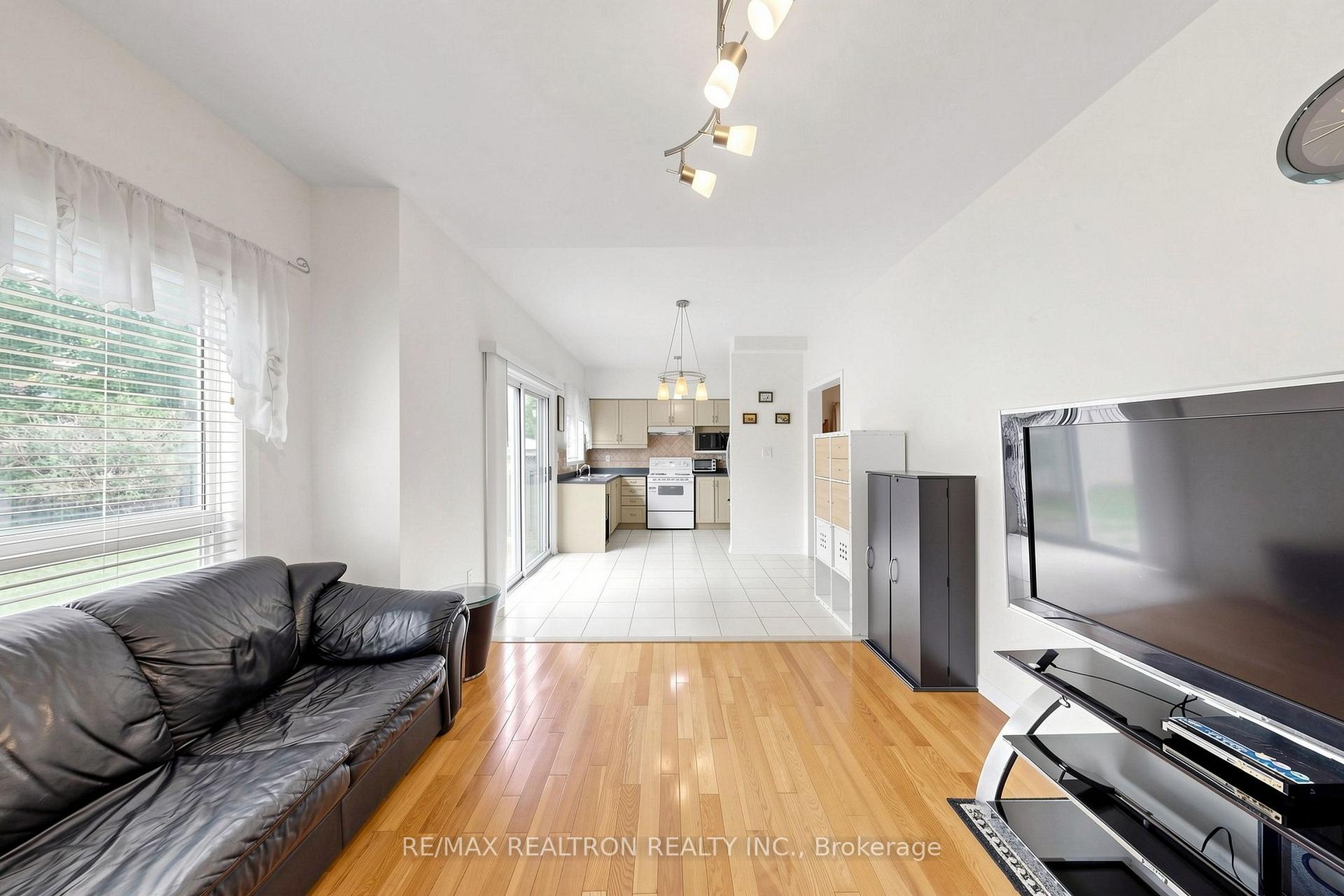 Photo 12 of 51 Pinecrest Street, Markham, Wismer — HOMEH