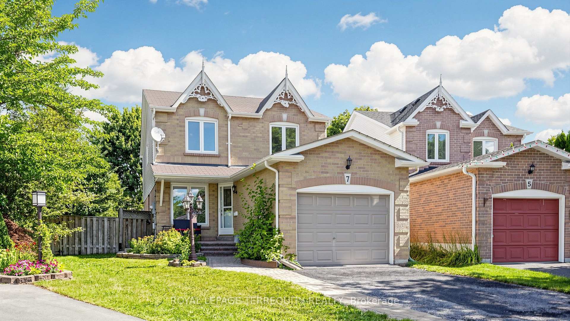 Front of 7 Yorkville Court