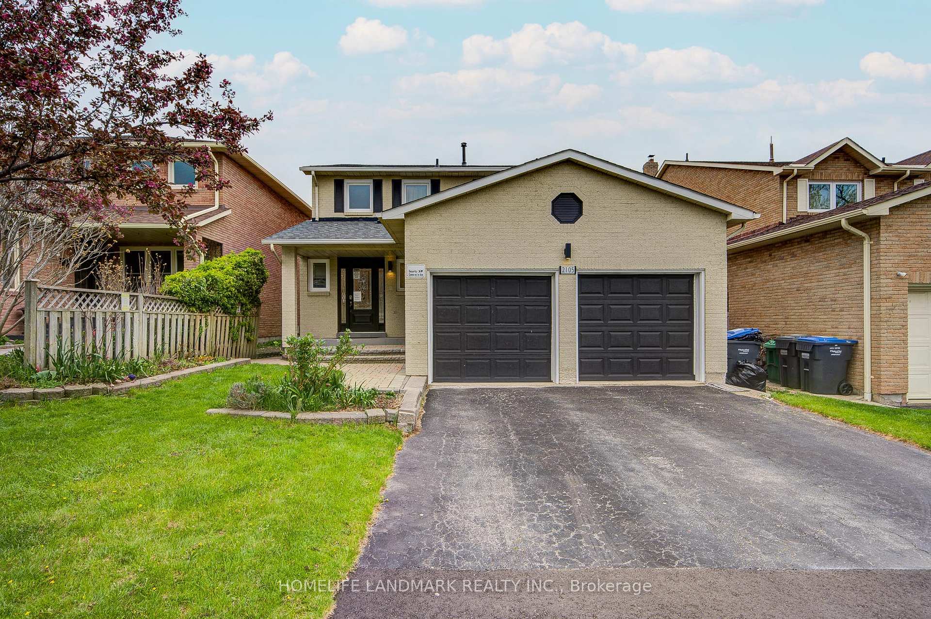 Photo 3 of 2105 Folkway Drive, Mississauga, Erin Mills — HOMEH