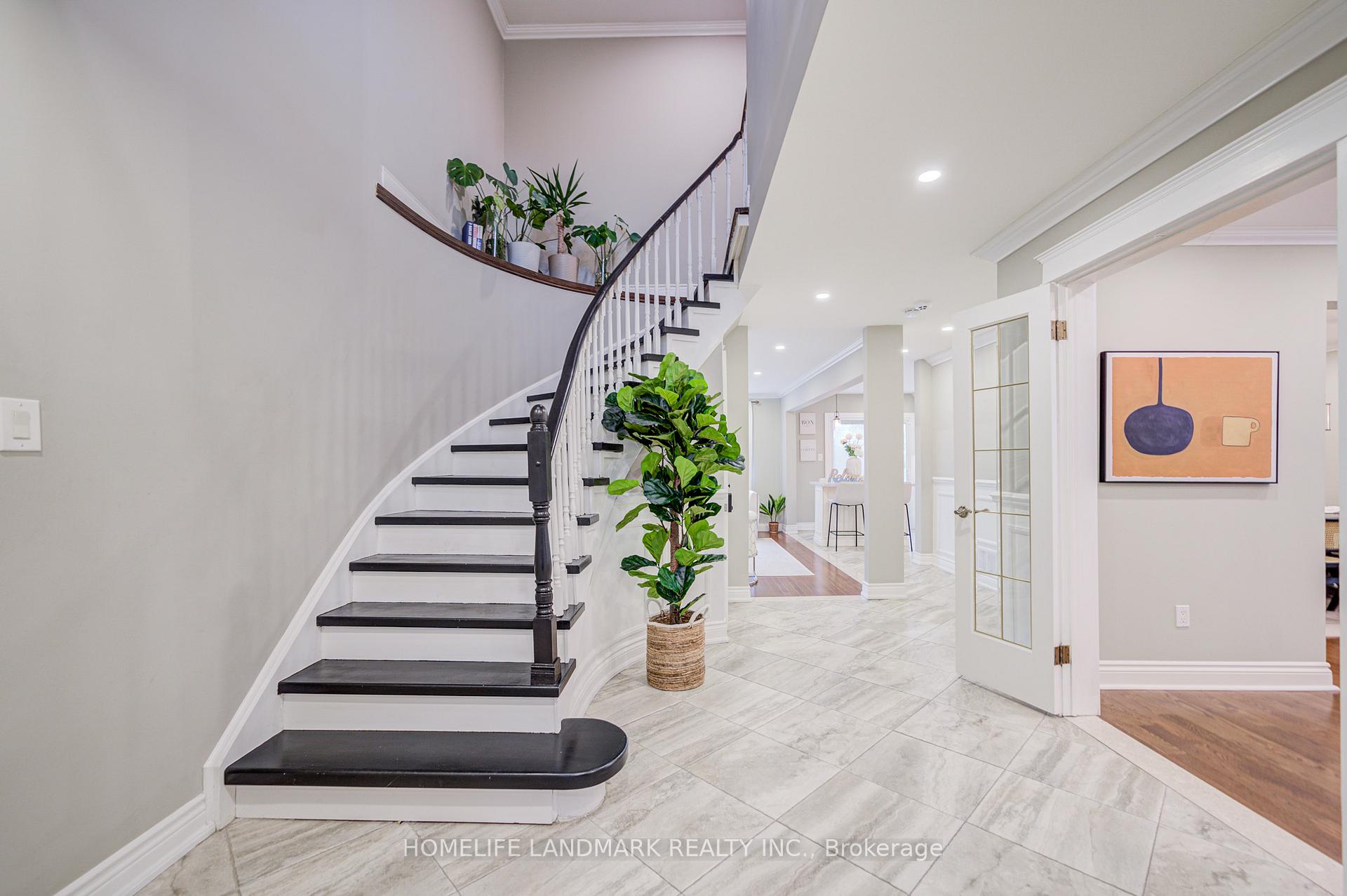 Photo 4 of 2105 Folkway Drive, Mississauga, Erin Mills — HOMEH