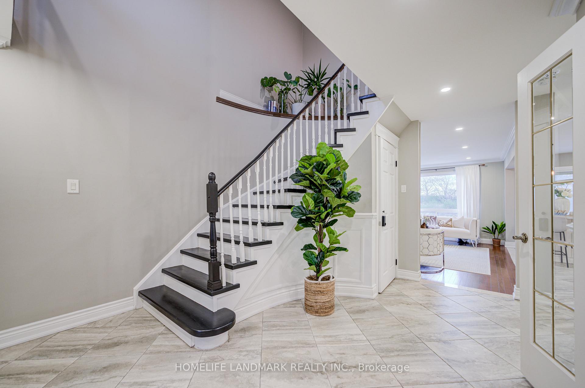 Photo 5 of 2105 Folkway Drive, Mississauga, Erin Mills — HOMEH