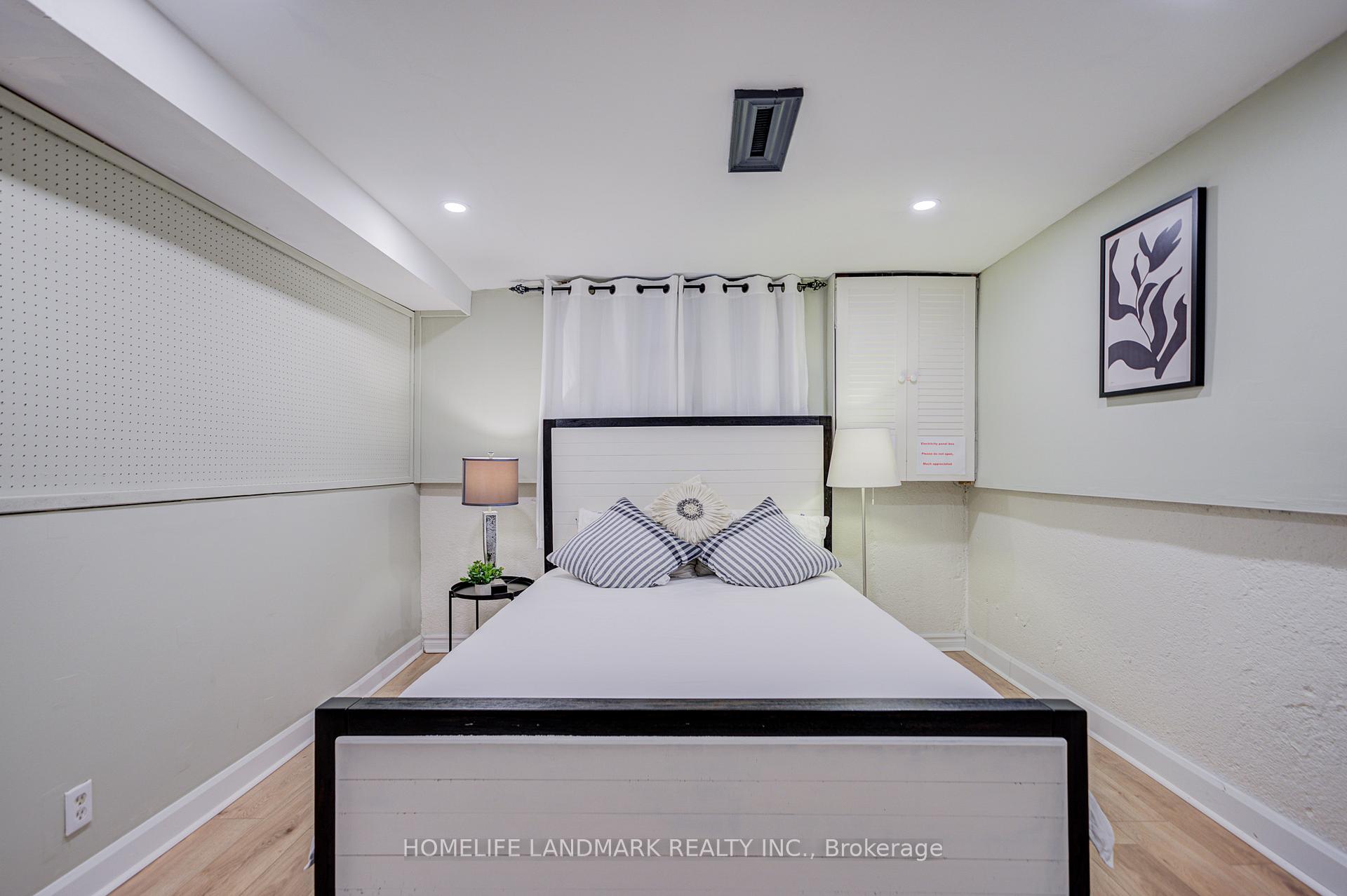 Photo 32 of 2105 Folkway Drive, Mississauga, Erin Mills — HOMEH