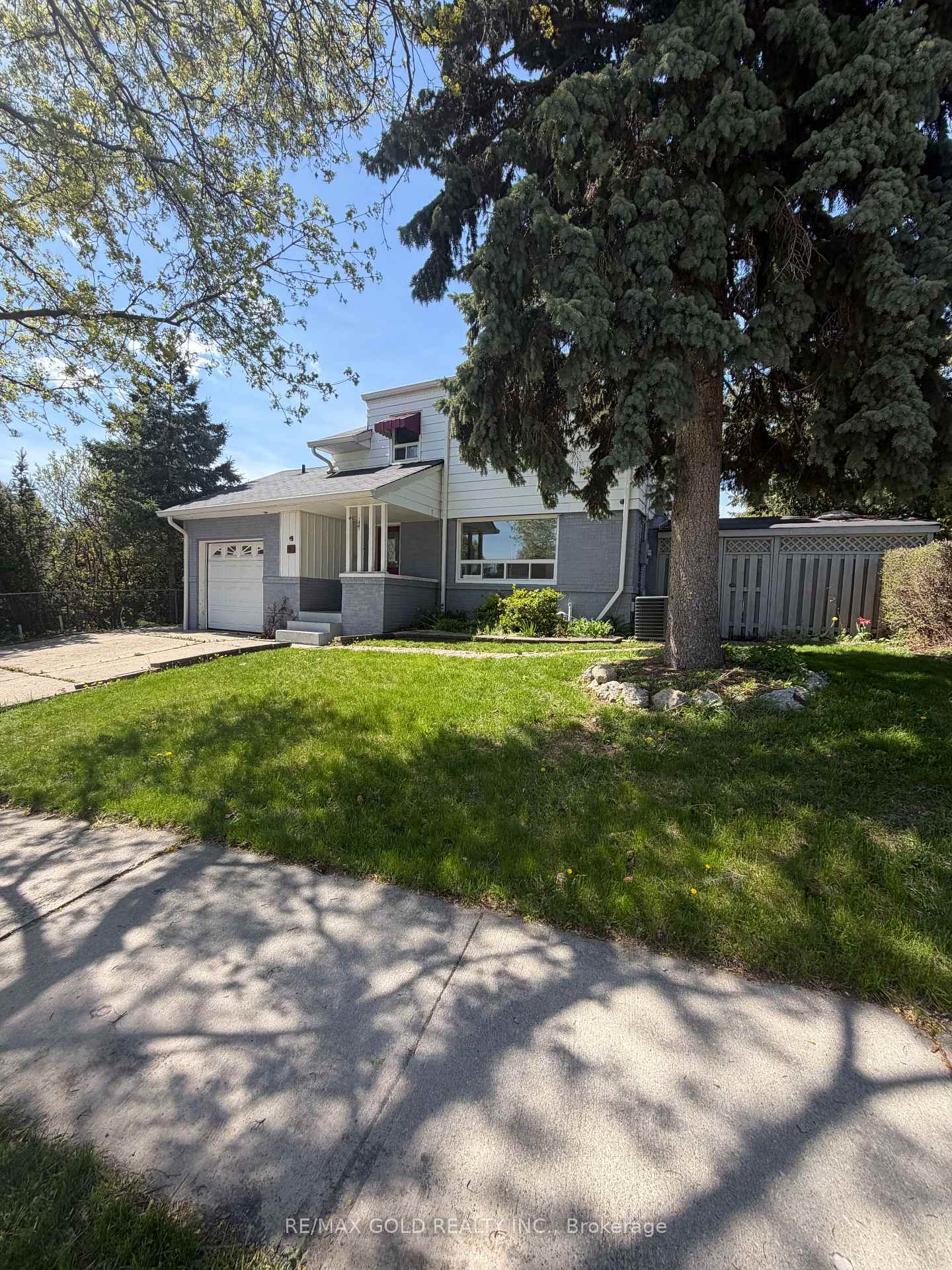 Photo 3 of 52 Eldomar Avenue, Brampton, Brampton East — HOMEH