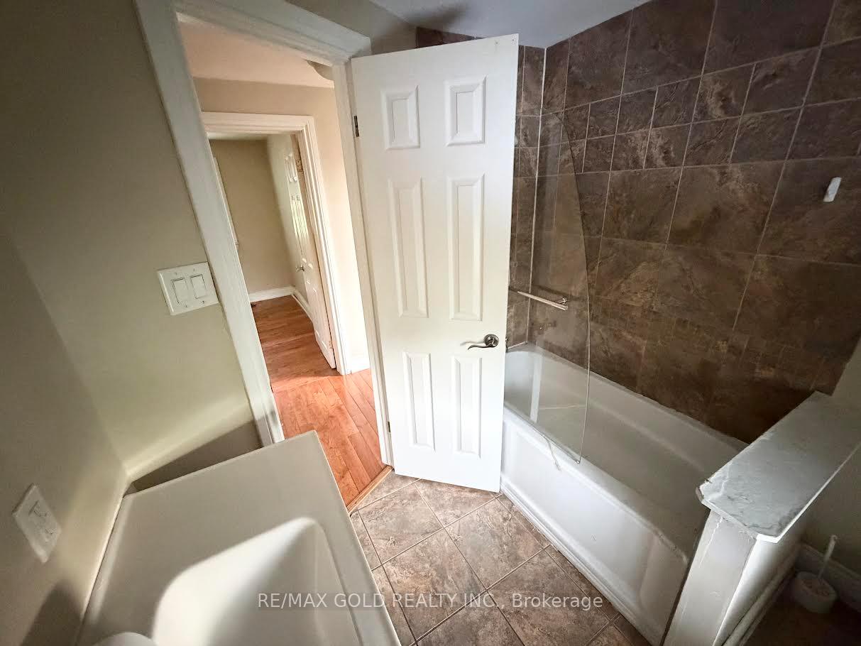 Photo 7 of 52 Eldomar Avenue, Brampton, Brampton East — HOMEH