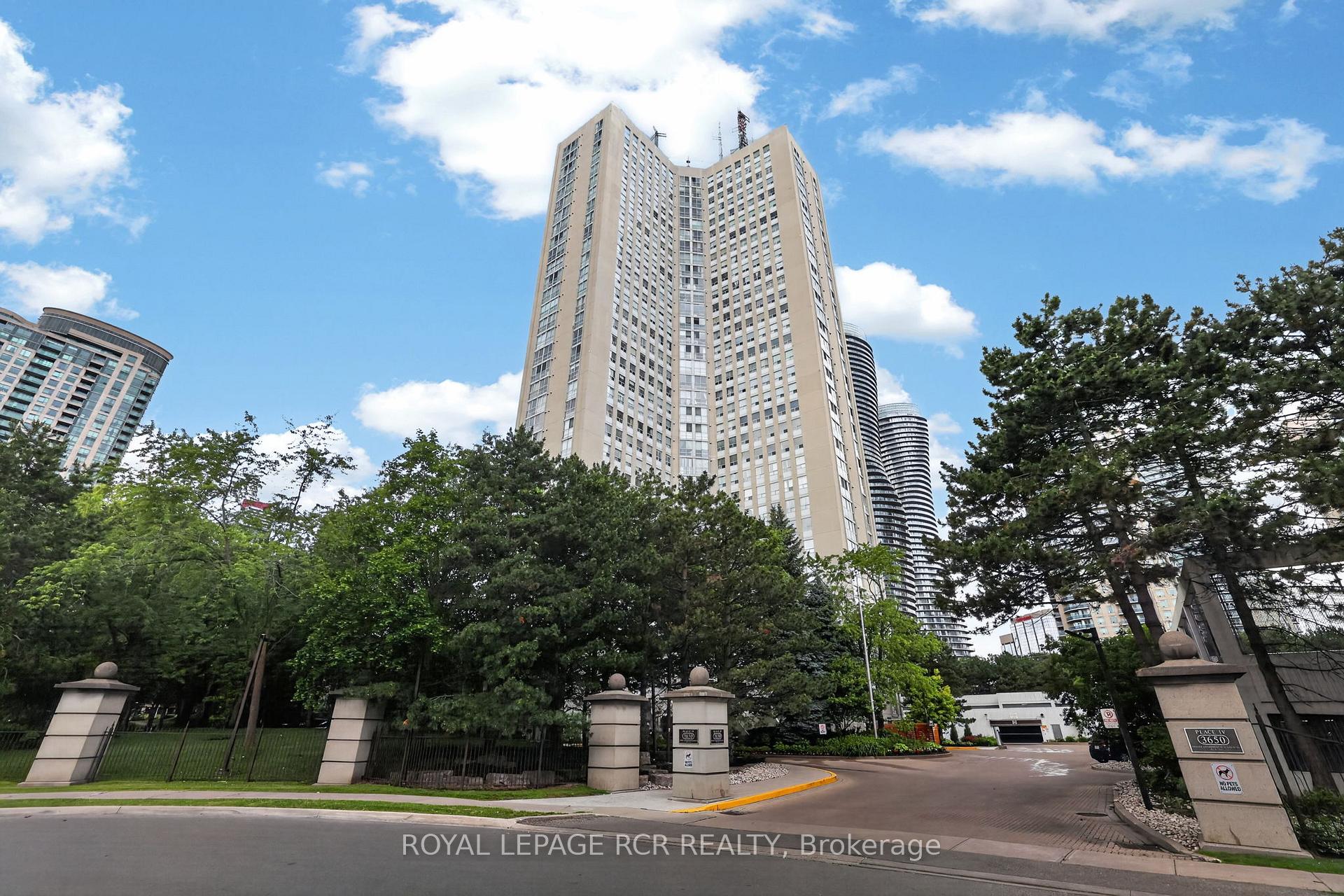 Photo 2 of Unit 303, 3650 Kaneff Crescent, Mississauga, Mississauga Valleys — HOMEH