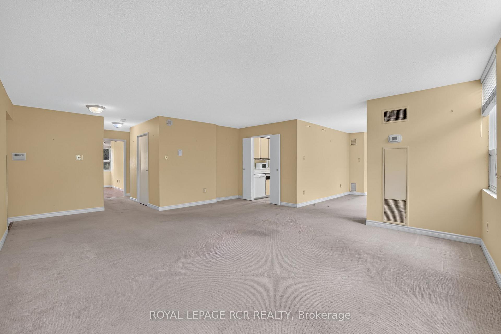 Photo 6 of Unit 303, 3650 Kaneff Crescent, Mississauga, Mississauga Valleys — HOMEH