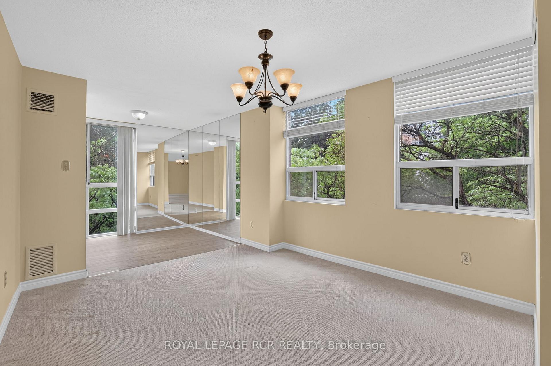Photo 7 of Unit 303, 3650 Kaneff Crescent, Mississauga, Mississauga Valleys — HOMEH