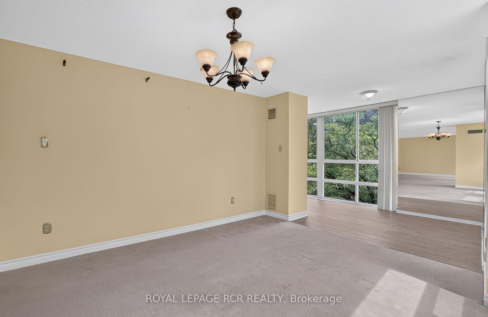 Photo 8 of Unit 303, 3650 Kaneff Crescent, Mississauga, Mississauga Valleys — HOMEH