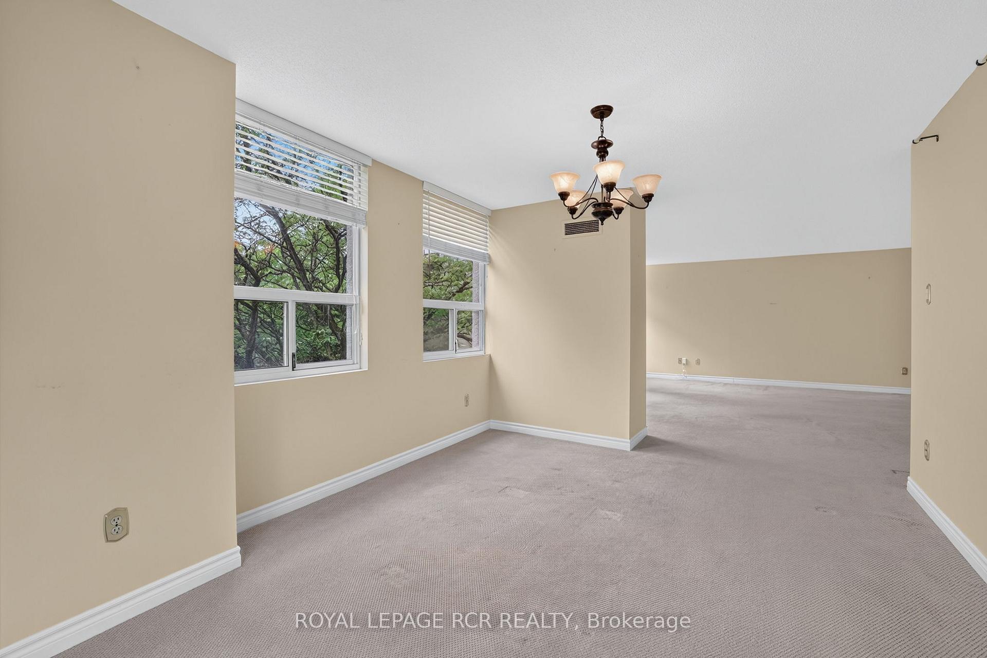 Photo 9 of Unit 303, 3650 Kaneff Crescent, Mississauga, Mississauga Valleys — HOMEH