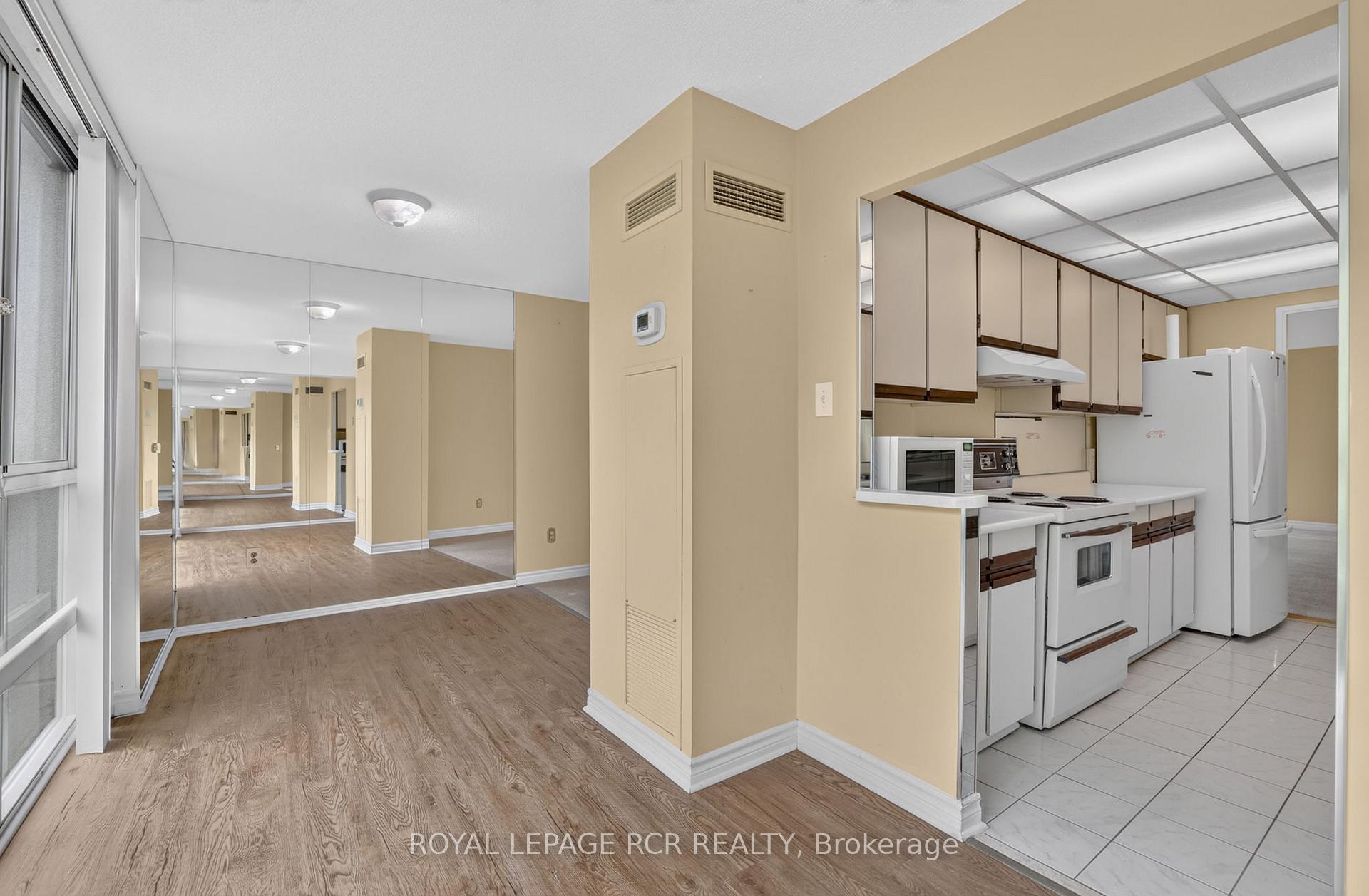 Photo 12 of Unit 303, 3650 Kaneff Crescent, Mississauga, Mississauga Valleys — HOMEH