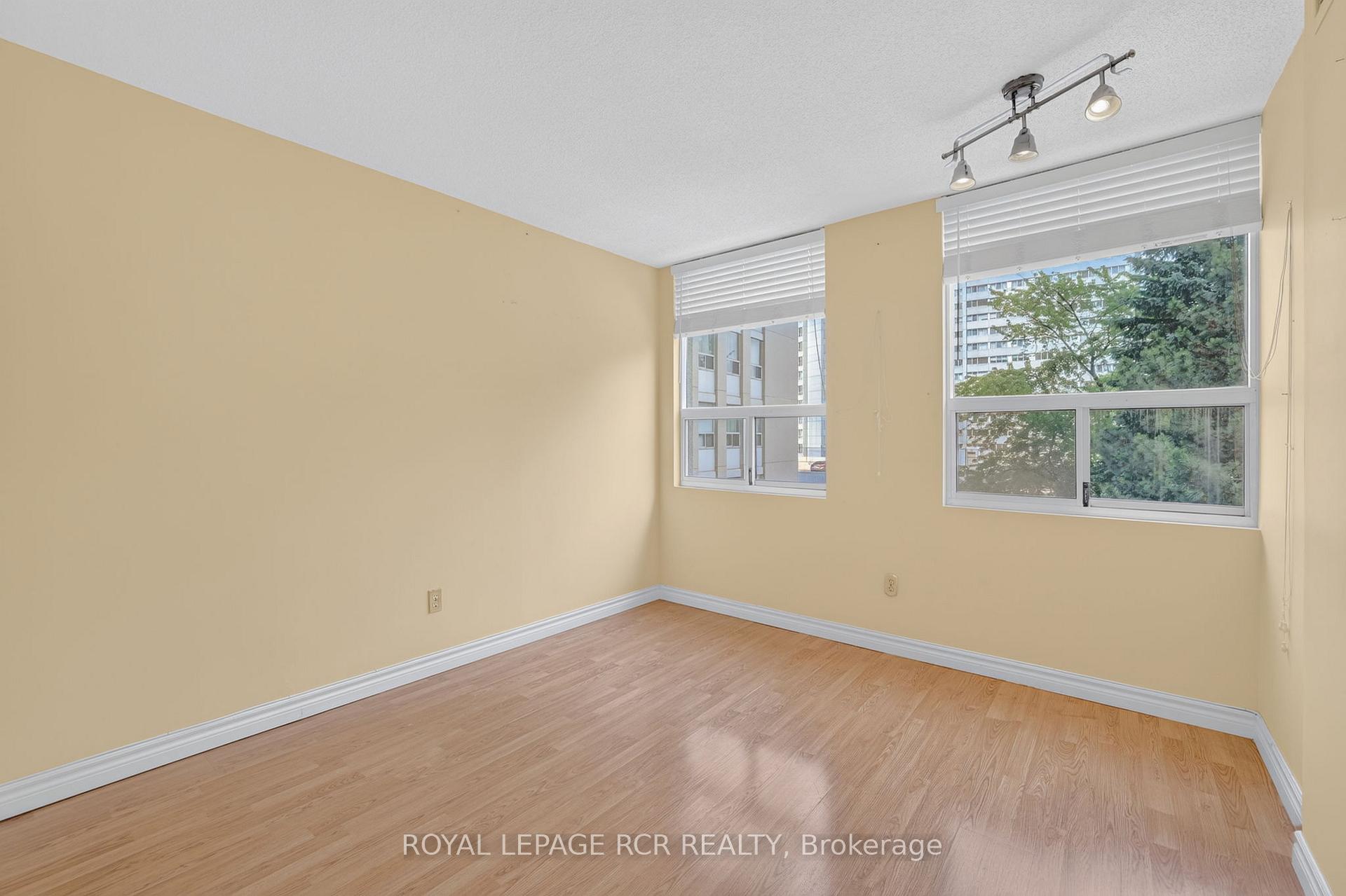Photo 17 of Unit 303, 3650 Kaneff Crescent, Mississauga, Mississauga Valleys — HOMEH