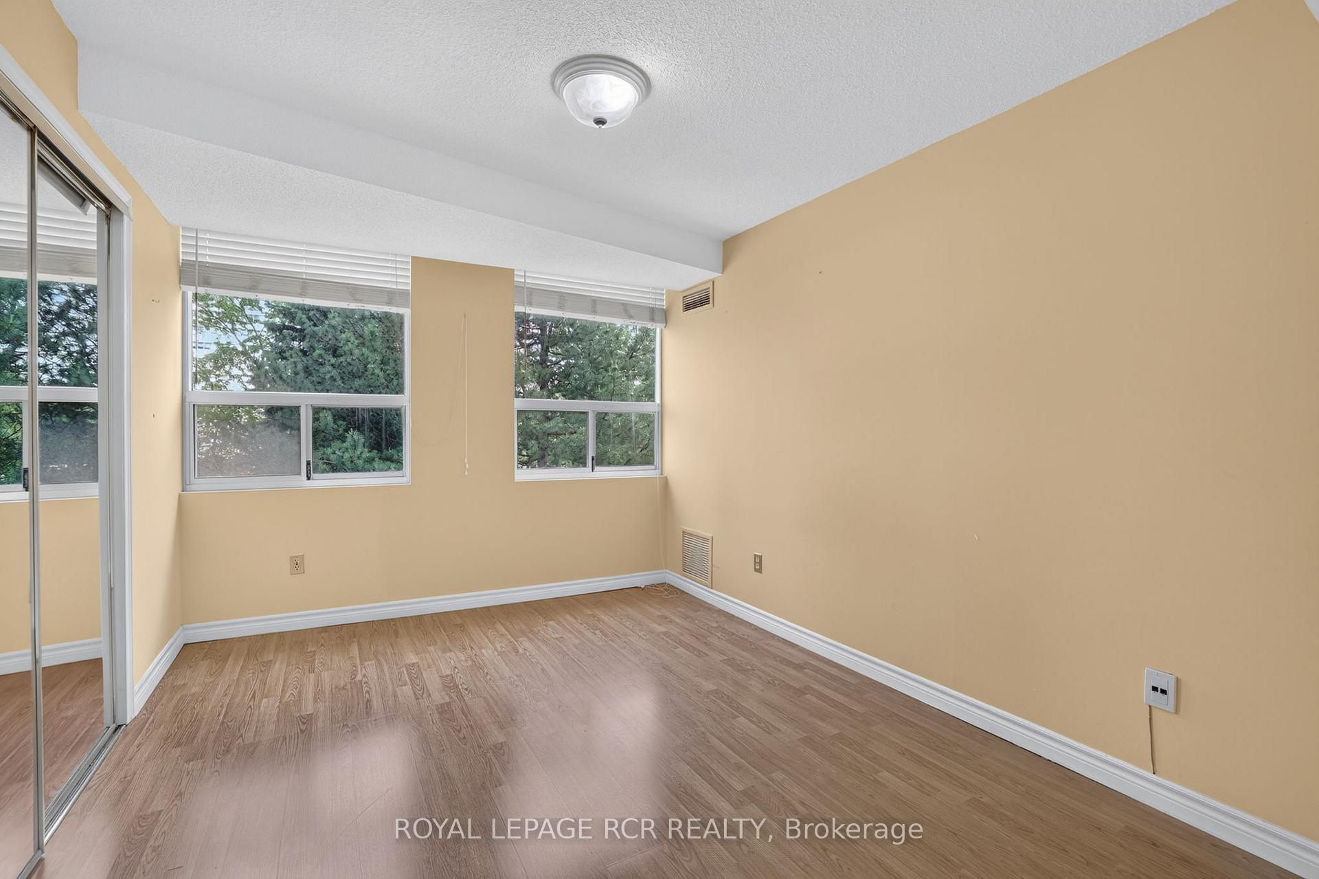 Photo 18 of Unit 303, 3650 Kaneff Crescent, Mississauga, Mississauga Valleys — HOMEH