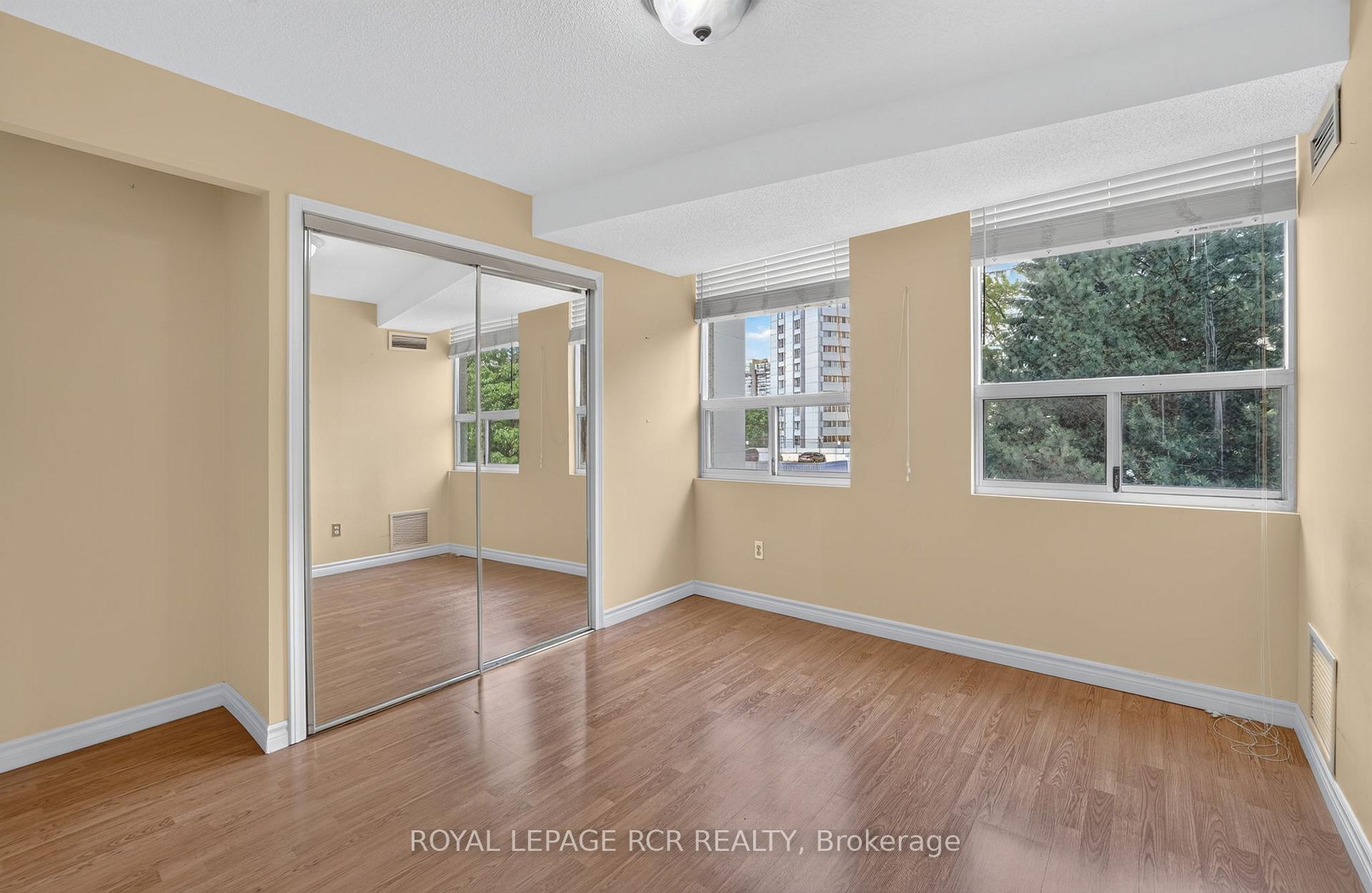 Photo 19 of Unit 303, 3650 Kaneff Crescent, Mississauga, Mississauga Valleys — HOMEH