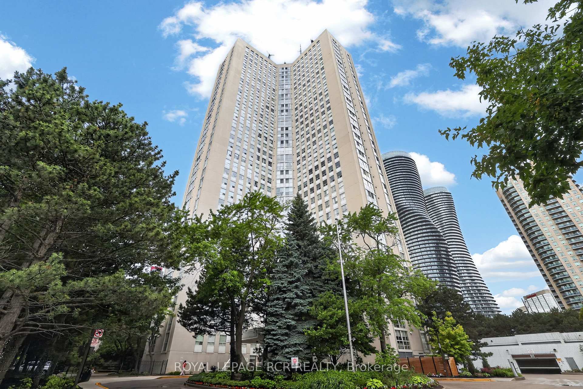 Photo 29 of Unit 303, 3650 Kaneff Crescent, Mississauga, Mississauga Valleys — HOMEH
