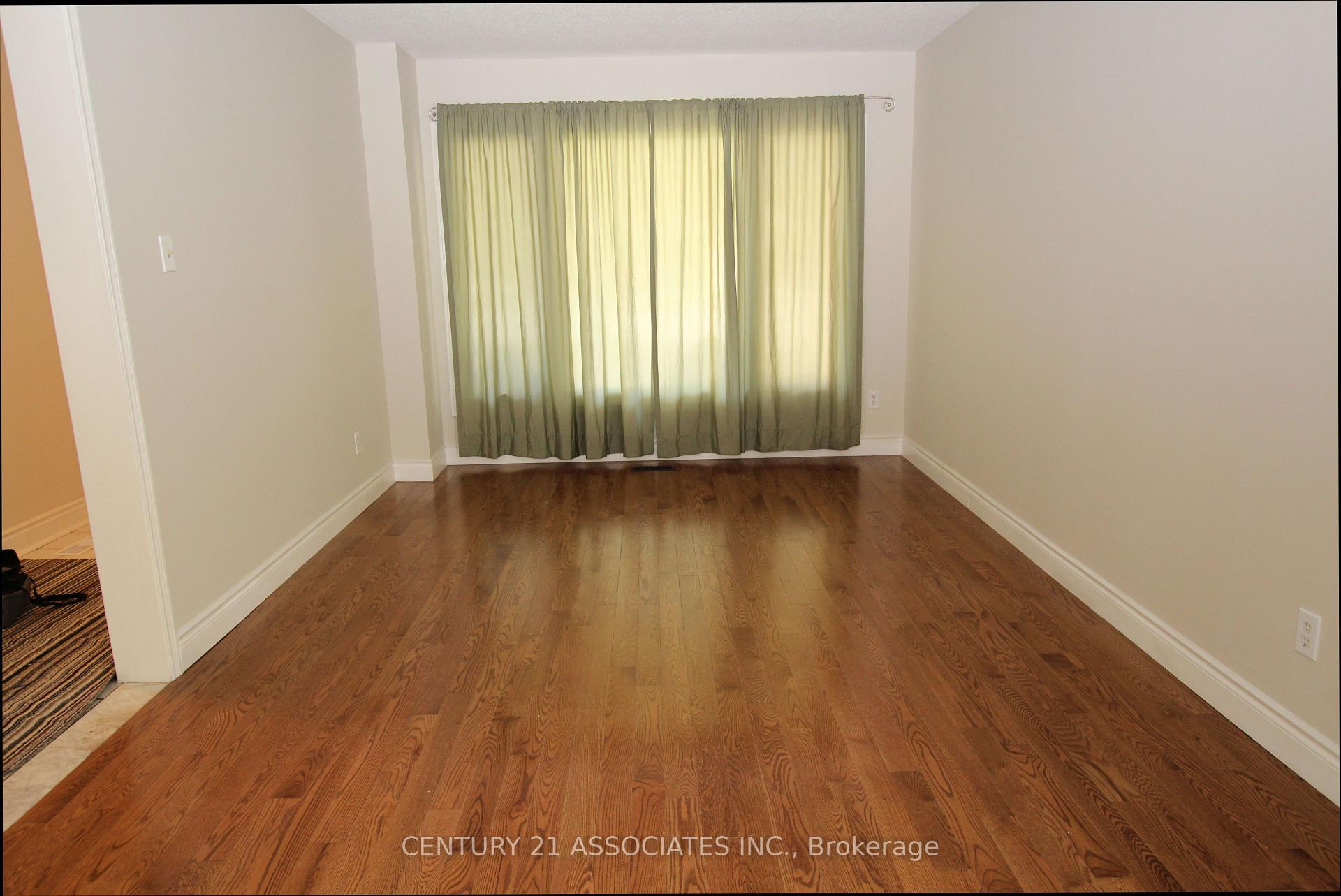 Photo 3 of 36 Bent Tree Court, Brampton, Fletcher's Creek South — HOMEH