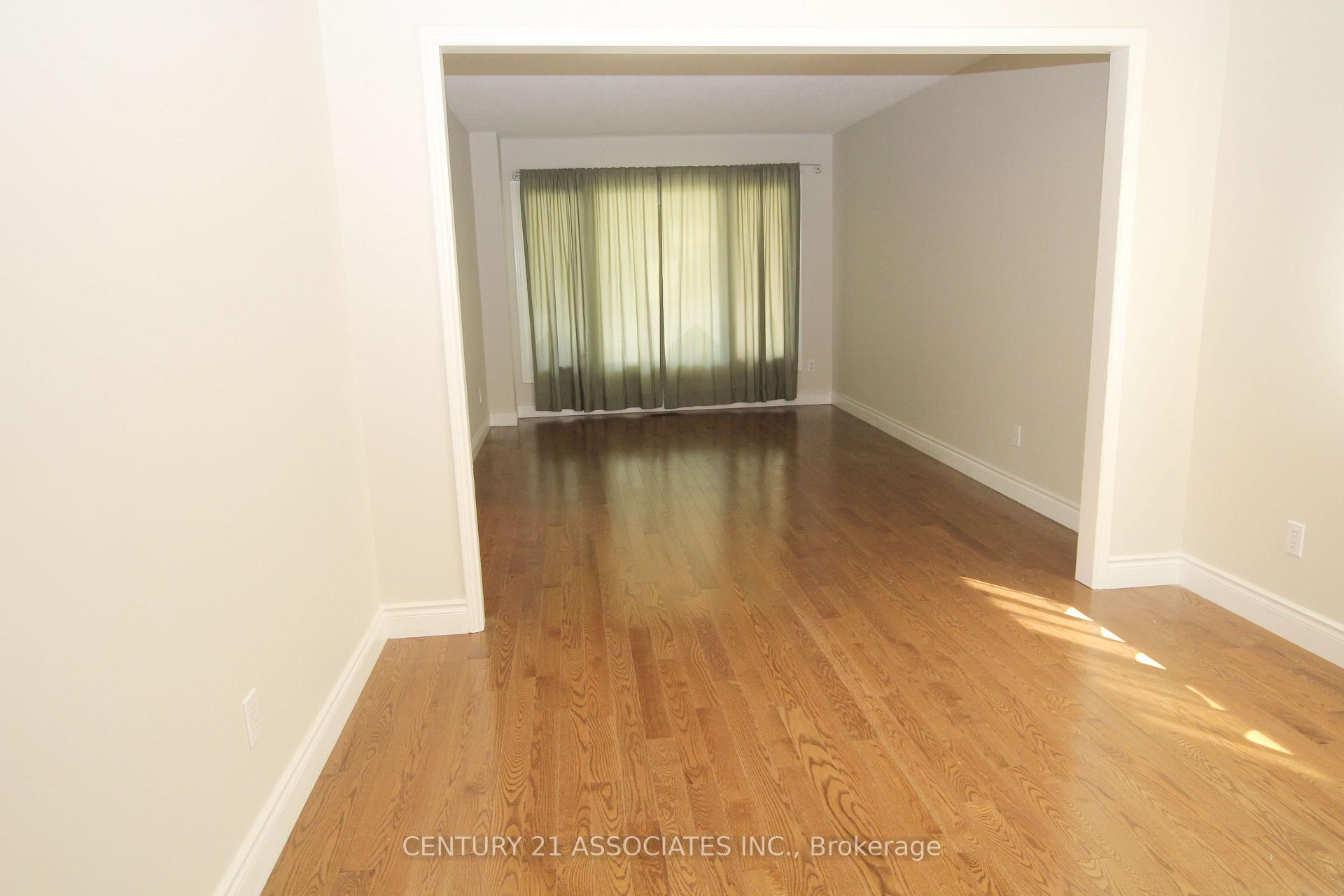 Photo 4 of 36 Bent Tree Court, Brampton, Fletcher's Creek South — HOMEH